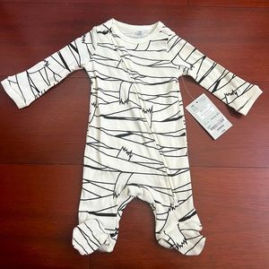 NWT Newborn 👻 Mummy footie onesie